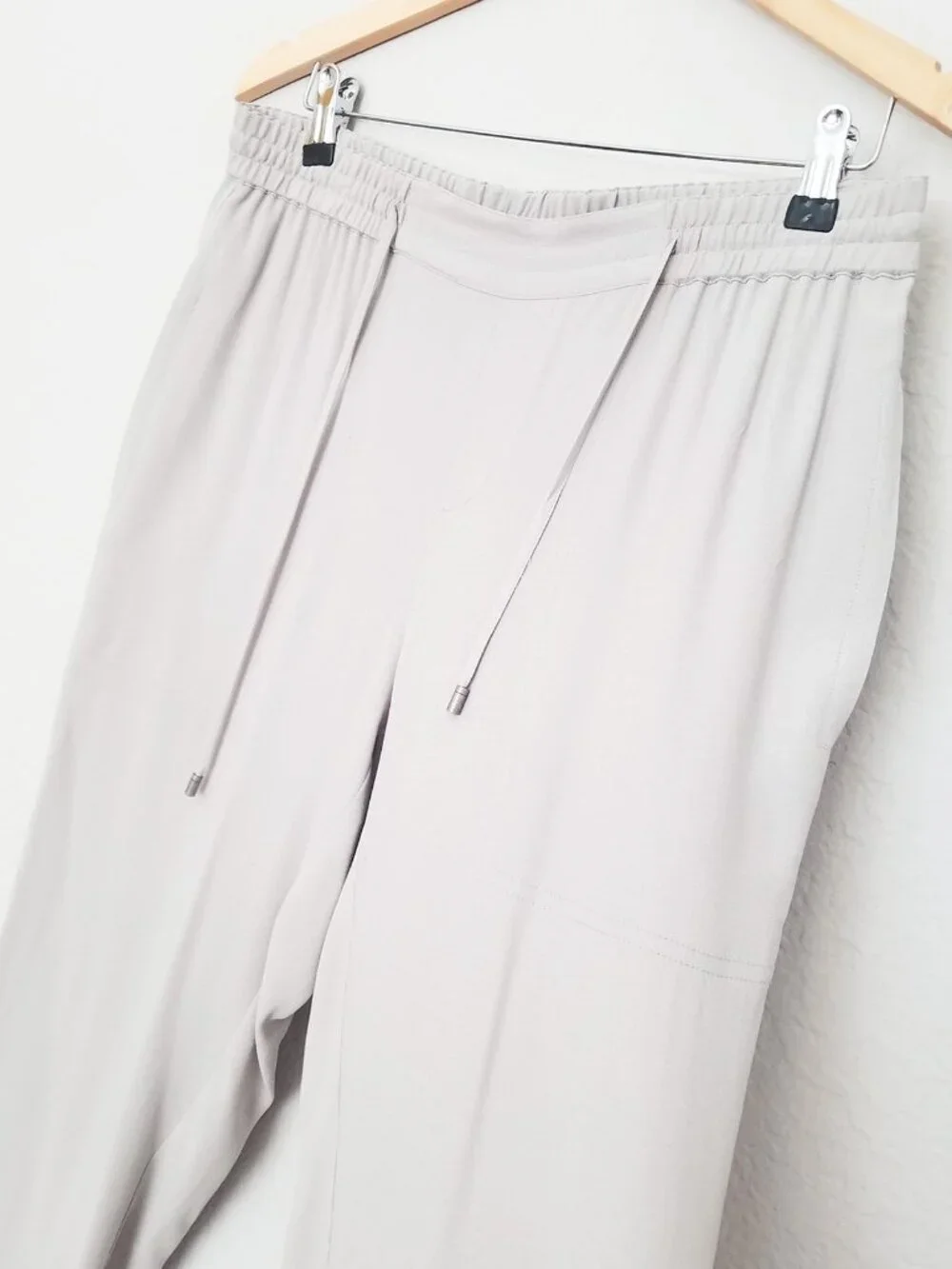 Eileen Fisher 100% Silk Georgette Ankle Pants Bone Gray Size S Drawstring $258